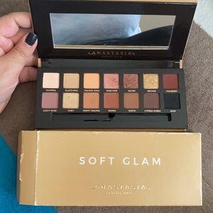 Anastasia Beverly Hills Soft Glam Palette